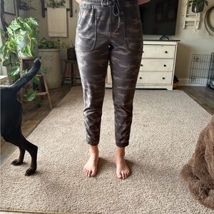 ATHLETA Falleron Camo Jogger